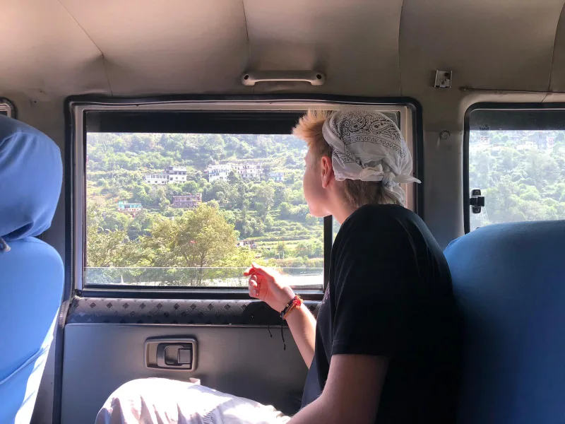 Eli Haav travelling