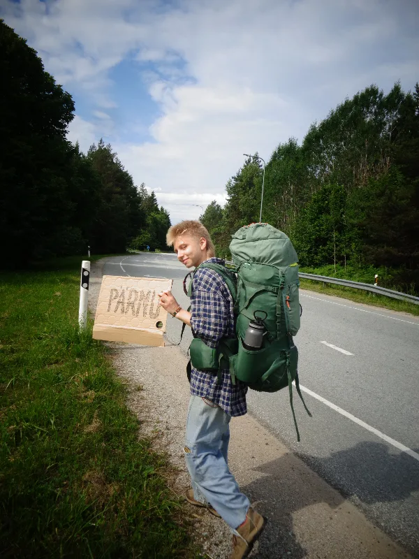 Eli Haav travelling