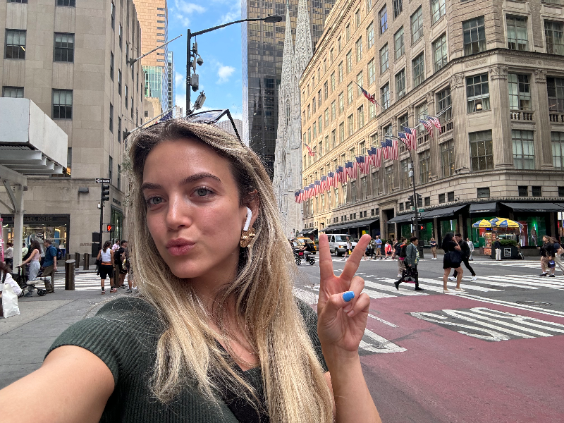 Caroline Rodrigues travelling