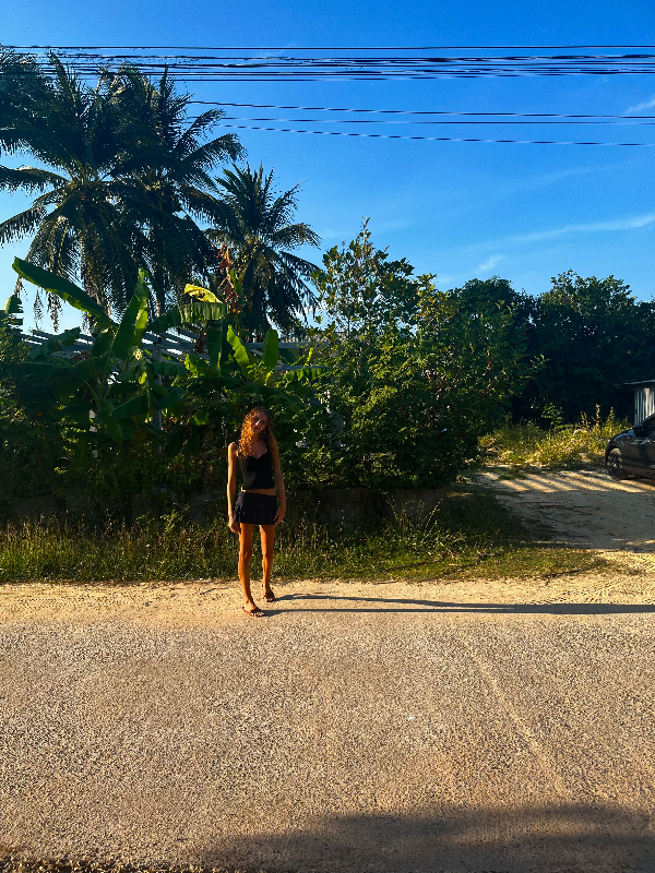 Lara Mason travelling