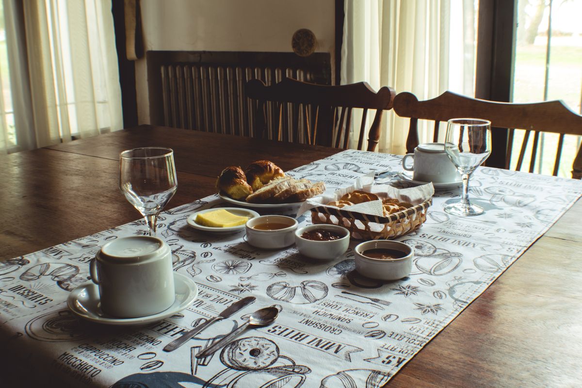 Breakfast & communal dinners