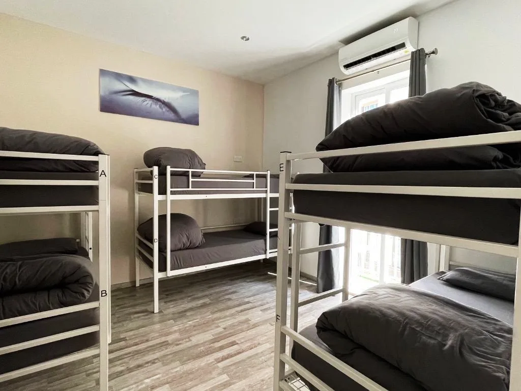 Housekeeping & Rooms Host