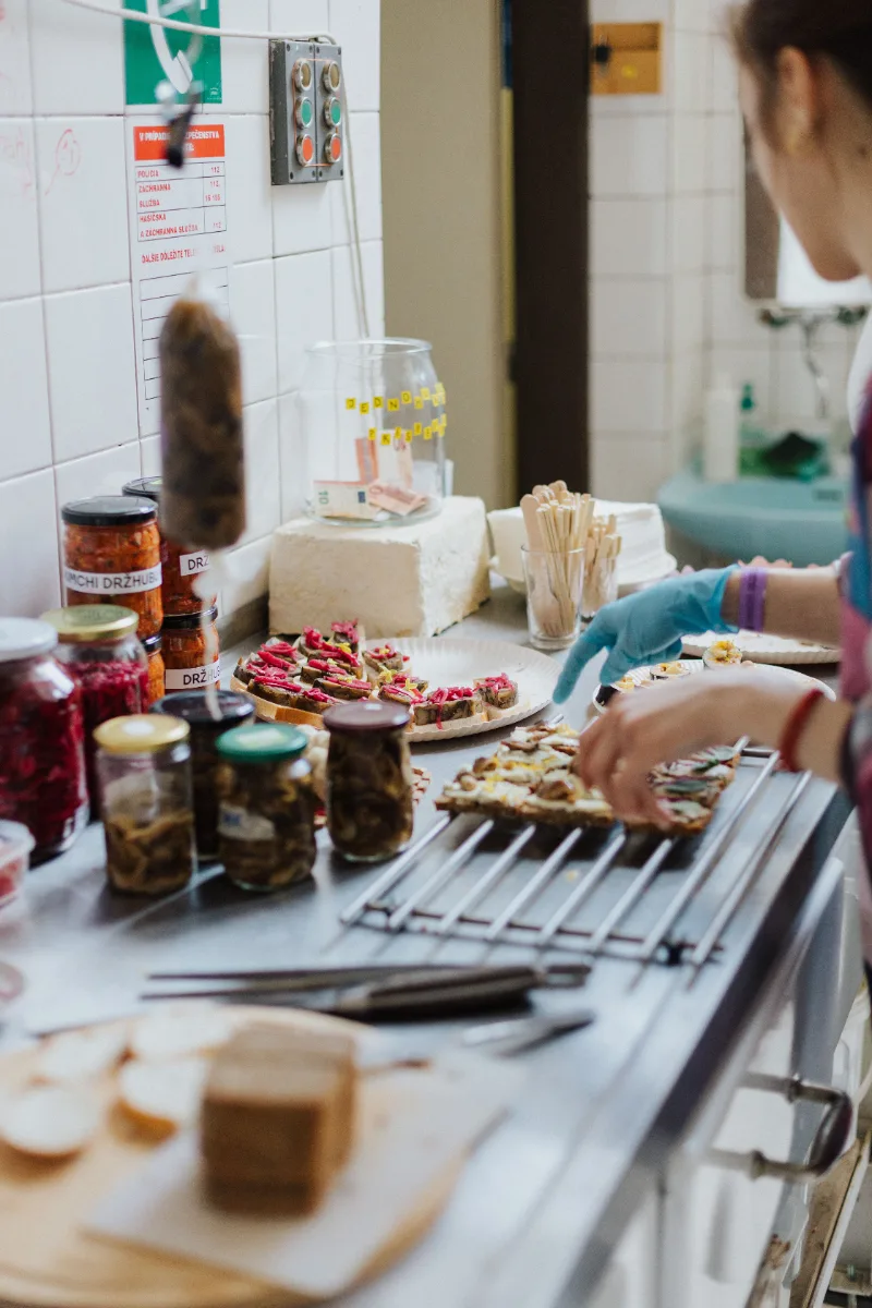 Breakfast & kitchen help